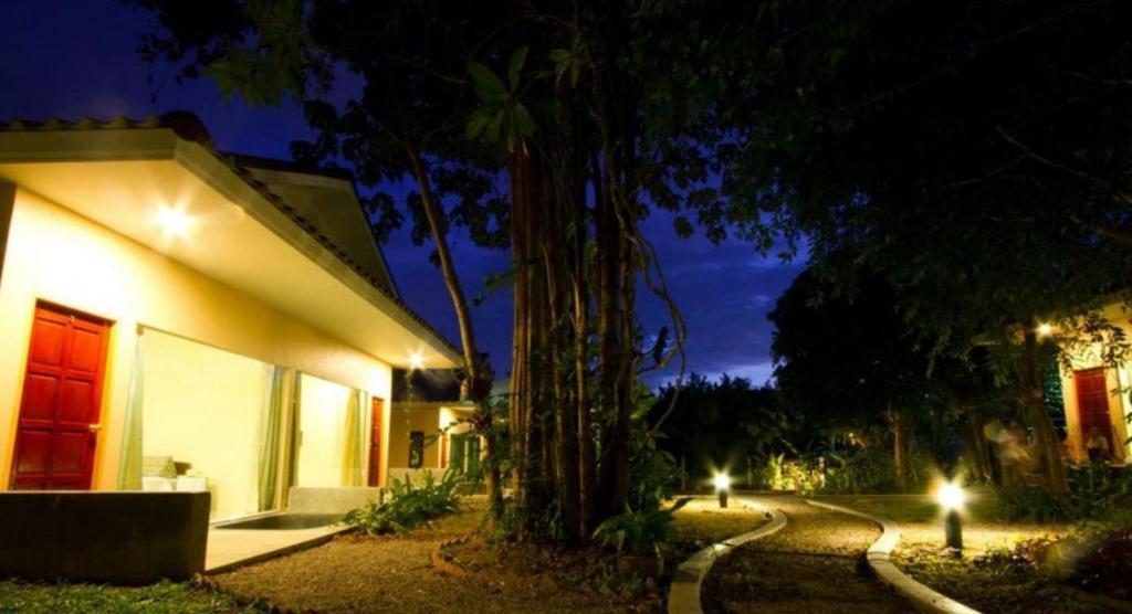 Villa De Mama Rawai Extérieur photo