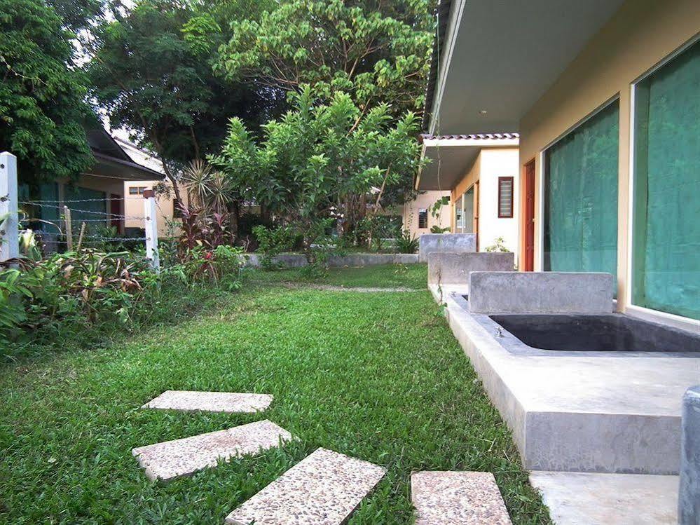 Villa De Mama Rawai Extérieur photo